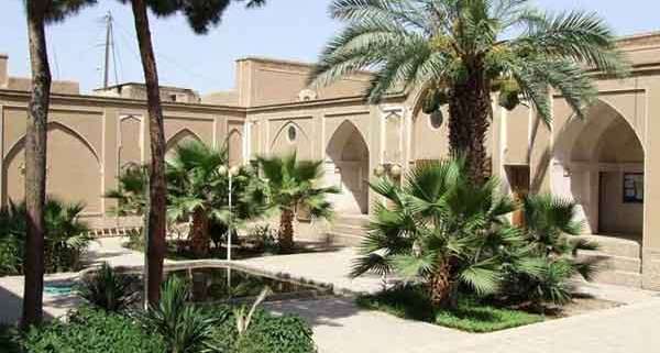 اقامتگاه دهگردی،هتل،بومگردی،اقامت،ویلا،سوئیت،کلبه،ایرانگردی،جاذبه گردشگری دهگردی خانه آل یاسین کاشان
