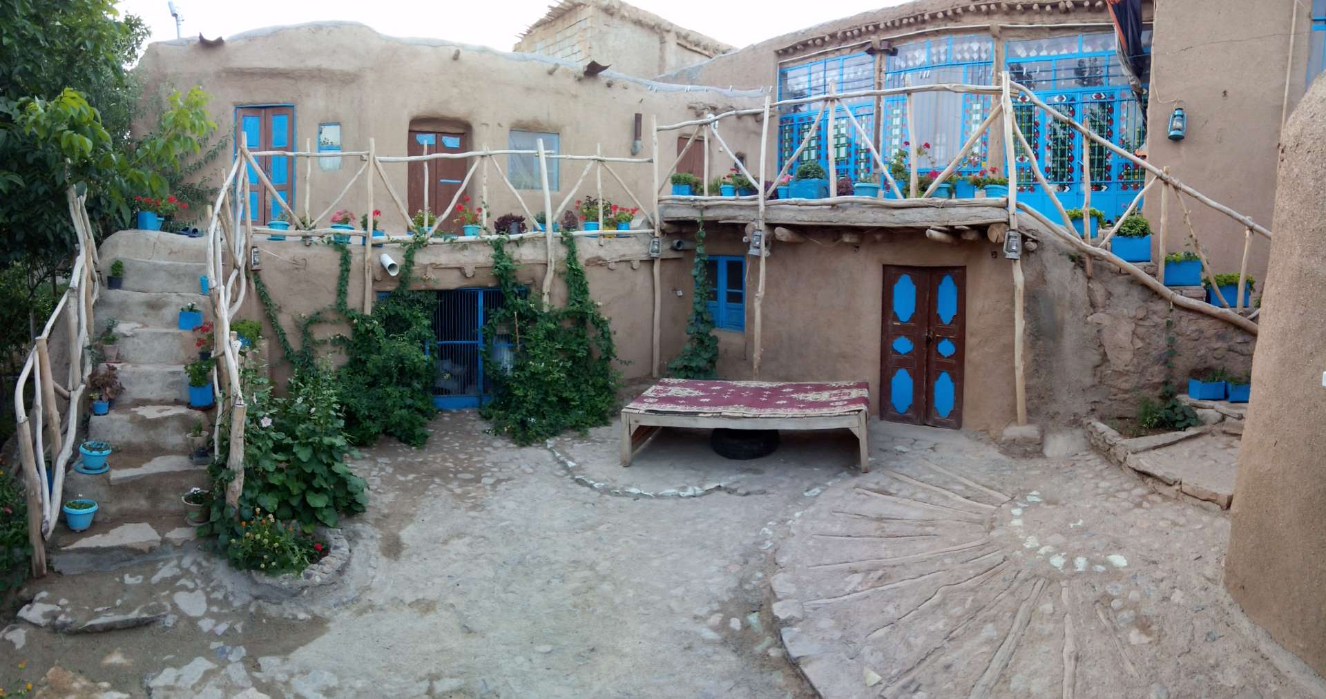 اقامتگاه دهگردی،هتل،بومگردی،اقامت،ویلا،سوئیت،کلبه،ایرانگردی، بوم گردی عمارت گلی ابر