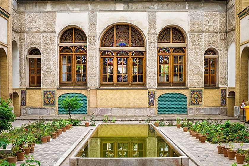 اقامتگاه دهگردی،هتل،بومگردی،اقامت،ویلا،سوئیت،کلبه،ایرانگردی،جاذبه گردشگری دهگردی عمارت مسعودیه